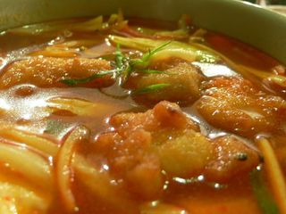 辣味茄風赤汁烏龍麺