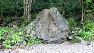 マミ岩