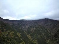 山の上は雪？